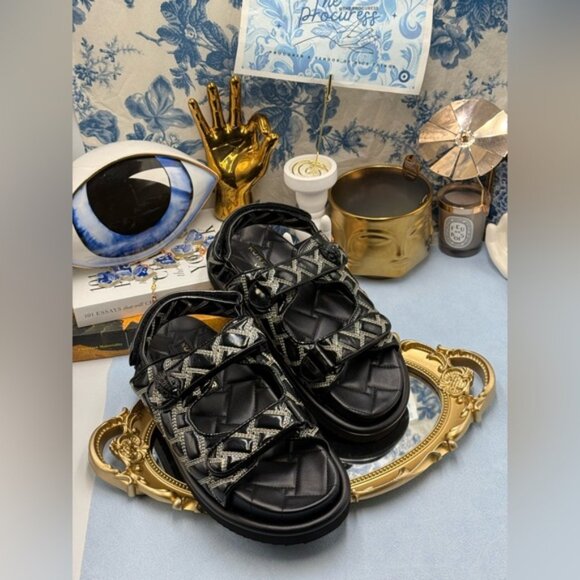 🆕 KURT GEIGER LONDON 🧿 NWOB Orson Patent Quilted Dad Sandals Sz EU38 US 7.5 - Picture 2 of 12